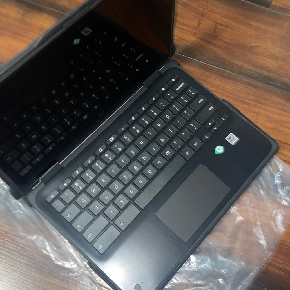 Brand NEW,Brand new case, TOUCHSCREEN, is a 2-1 Laptop/Tablet.OPEN TO OFFERS